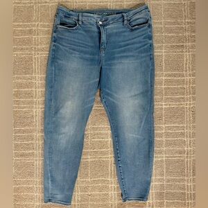 AMERICAN EAGLE • Women’s Curvy Hi-Rise Jeggings